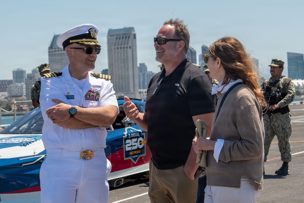 Former CNO visits USS Carl Vinson