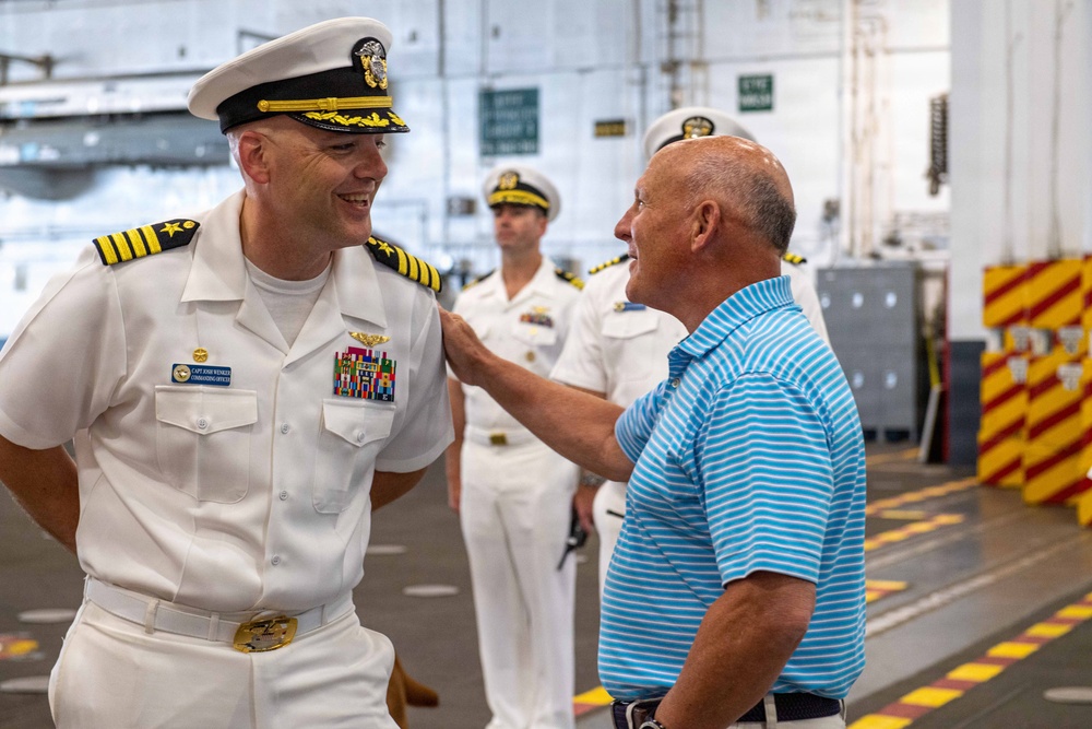 Former CNO visits USS Carl Vinson