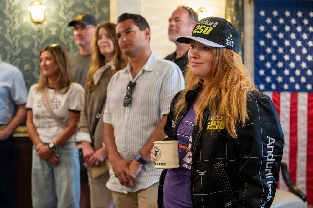 Former CNO visits USS Carl Vinson