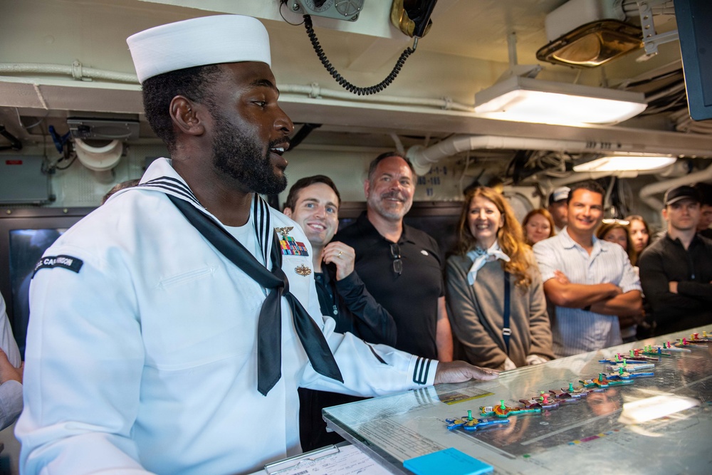 Former CNO visits USS Carl Vinson