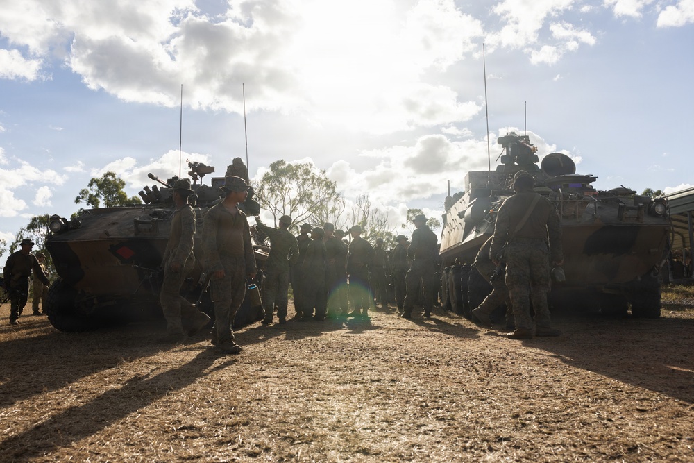 Southern Jackaroo 26: MRF-D Marines train on Australian light armored vehicle, receive field mess