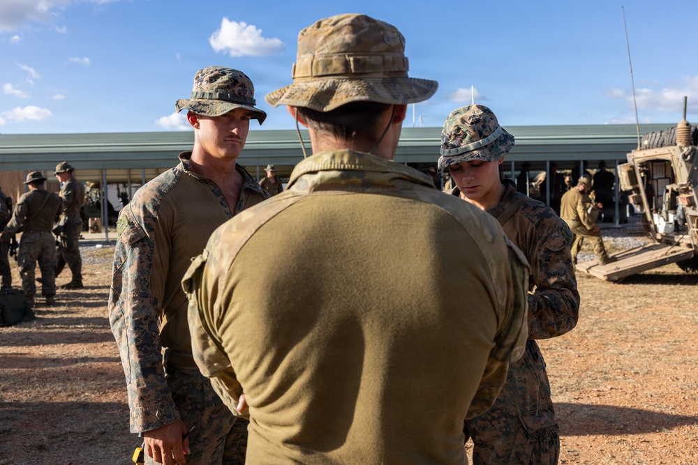 Southern Jackaroo 26: MRF-D Marines train on Australian light armored vehicle, receive field mess