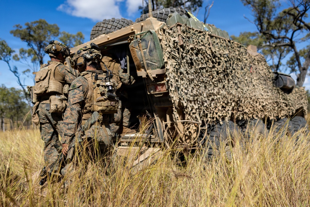 Southern Jackaroo 26: MRF-D Marines conduct on, off drills with Australian light armored vehicle