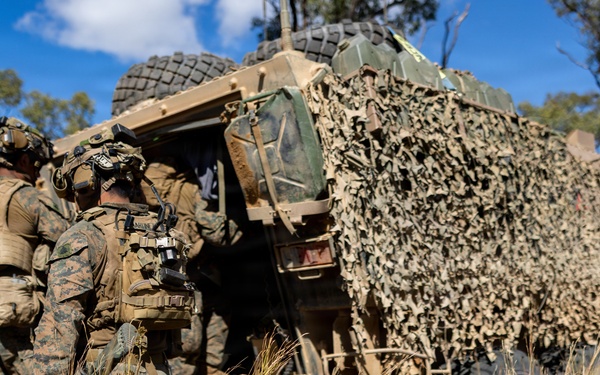 Southern Jackaroo 26: MRF-D Marines conduct on, off drills with Australian light armored vehicle