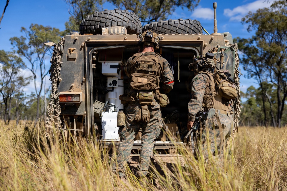 Southern Jackaroo 26: MRF-D Marines conduct on, off drills with Australian light armored vehicle