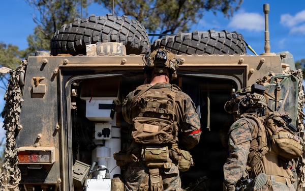 Southern Jackaroo 26: MRF-D Marines conduct on, off drills with Australian light armored vehicle
