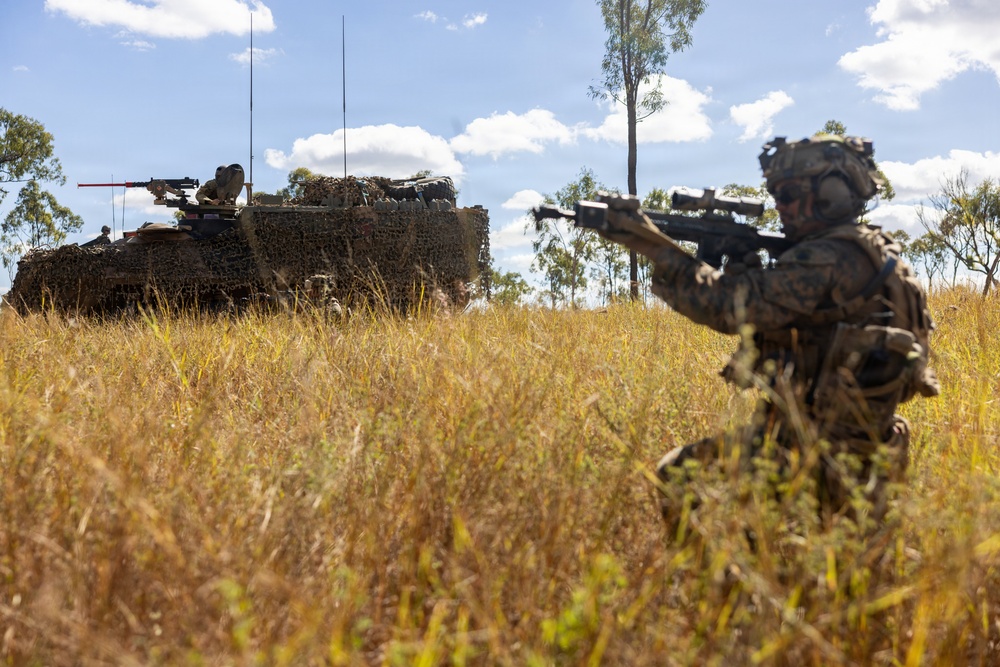 Southern Jackaroo 26: MRF-D Marines conduct on, off drills with Australian light armored vehicle