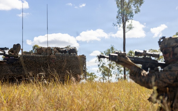 Southern Jackaroo 26: MRF-D Marines conduct on, off drills with Australian light armored vehicle