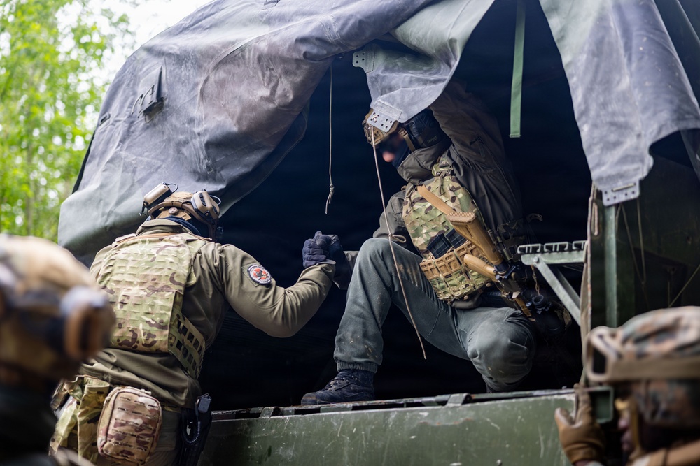 U.S. Marines conduct bilateral convoy training