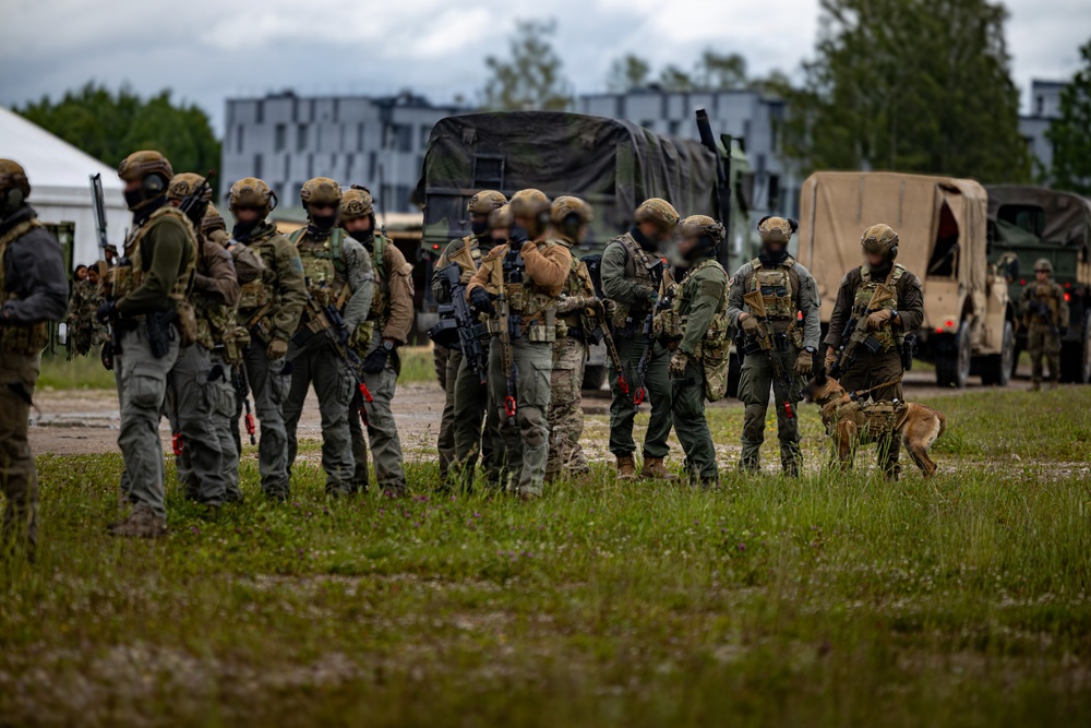U.S. Marines conduct bilateral convoy training
