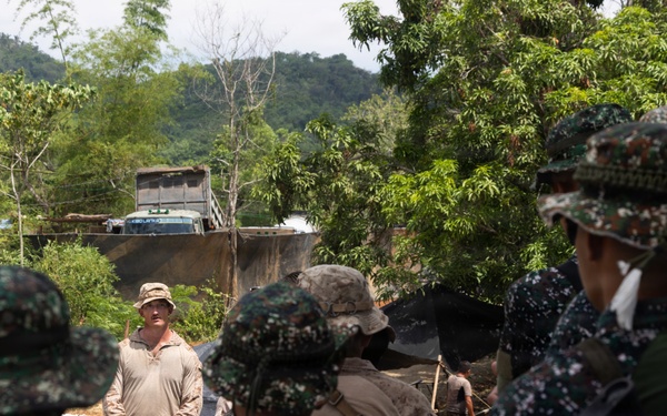 U.S., Philippine Marines conduct close-quarters battle training during KAMANDAG 10