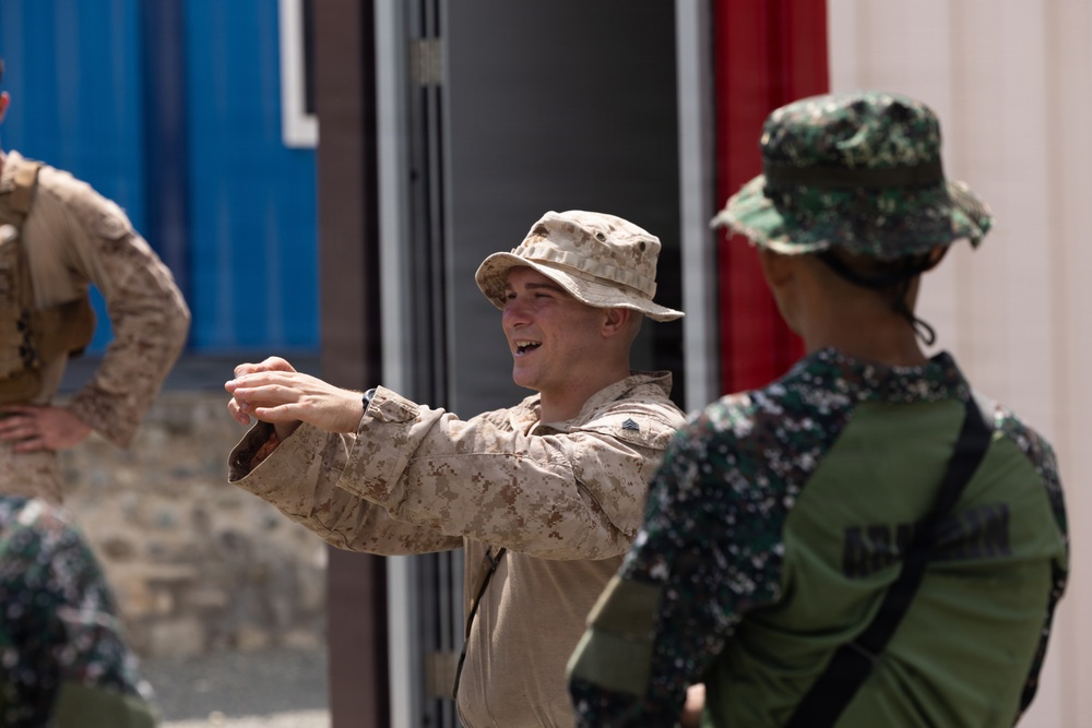 U.S., Philippine Marines conduct close-quarters battle training during KAMANDAG 10