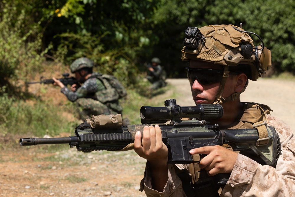 U.S., Philippine Marines conduct close-quarters battle training during KAMANDAG 10
