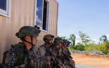 U.S., Philippine Marines conduct close-quarters battle training during KAMANDAG 10