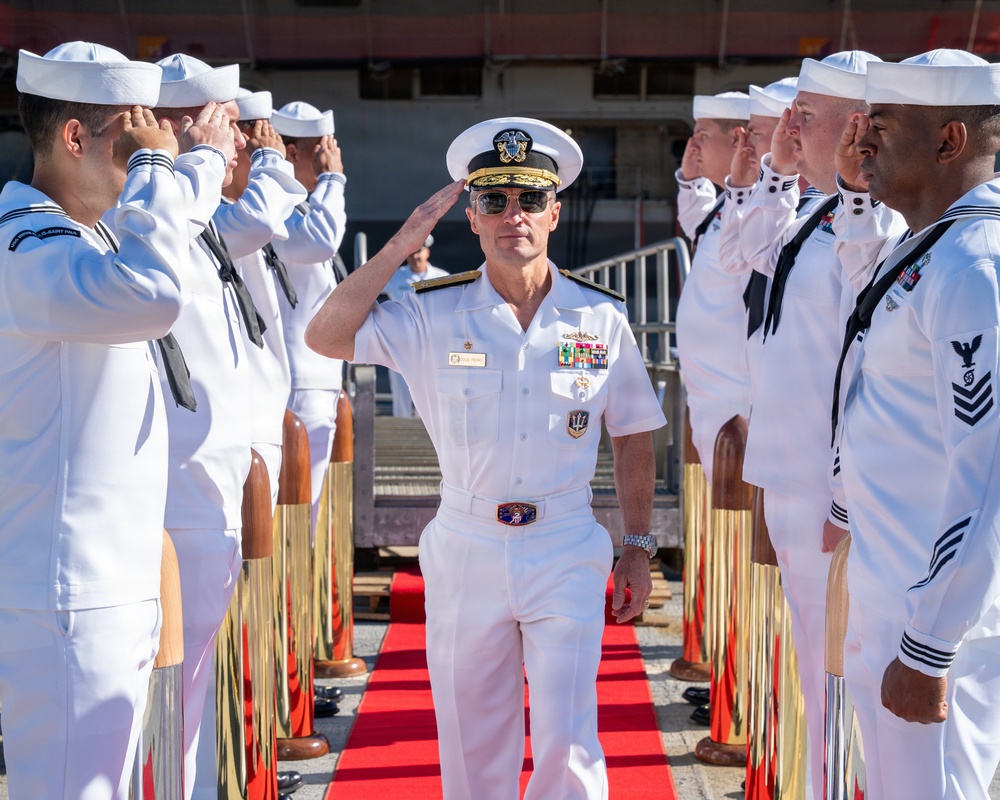 Vice Adm. Doug Perry Visits USS Minneapolis-Saint Paul (LCS 21) on Naval Station Norfolk