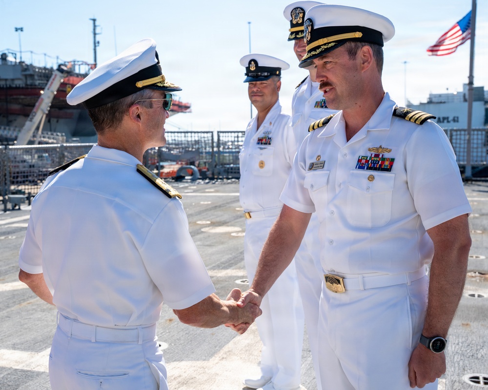 Vice Adm. Doug Perry Visits USS Minneapolis-Saint Paul (LCS 21) on Naval Station Norfolk