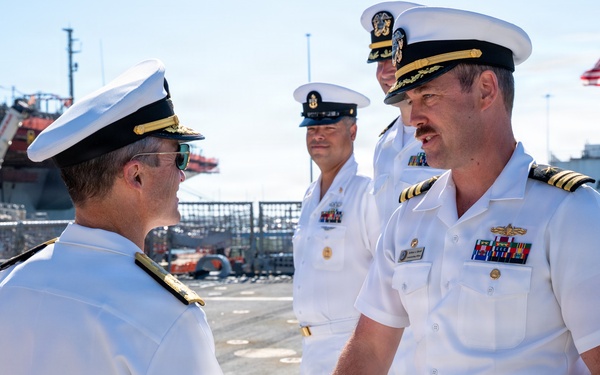 Vice Adm. Doug Perry Visits USS Minneapolis-Saint Paul (LCS 21) on Naval Station Norfolk