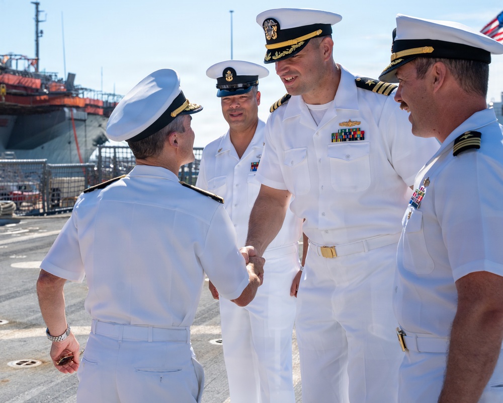 Vice Adm. Doug Perry Visits USS Minneapolis-Saint Paul (LCS 21) on Naval Station Norfolk