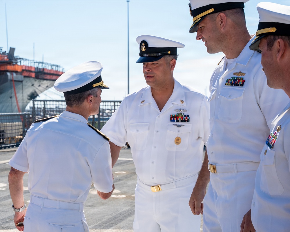 Vice Adm. Doug Perry Visits USS Minneapolis-Saint Paul (LCS 21) on Naval Station Norfolk