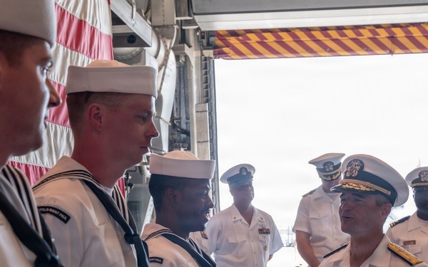 Vice Adm. Doug Perry Visits USS Minneapolis-Saint Paul (LCS 21) on Naval Station Norfolk