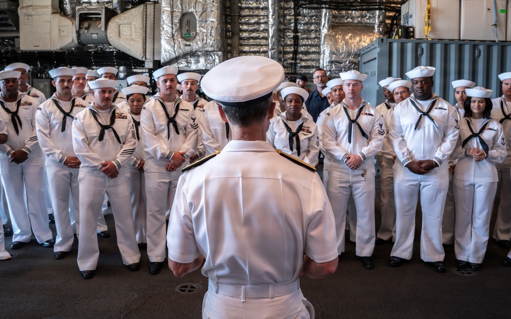 Vice Adm. Doug Perry Visits USS Minneapolis-Saint Paul (LCS 21) on Naval Station Norfolk