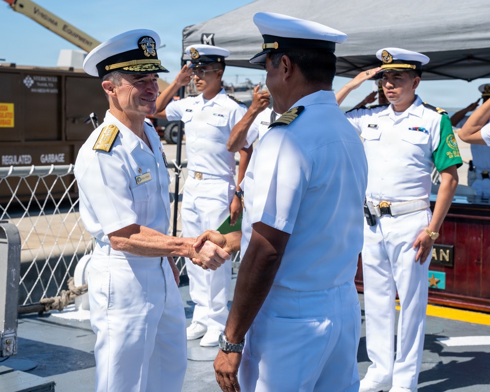 Vice Adm. Doug Perry Visits Rio Papaloapan (A411) on Naval Station Norfolk
