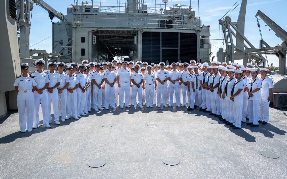 Vice Adm. Doug Perry Visits Rio Papaloapan (A411) on Naval Station Norfolk
