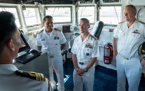 Vice Adm. Doug Perry Visits Rio Papaloapan (A411) on Naval Station Norfolk