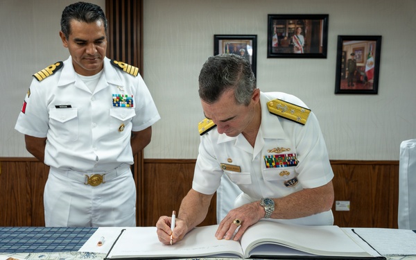 Vice Adm. Doug Perry Visits Rio Papaloapan (A411) on Naval Station Norfolk
