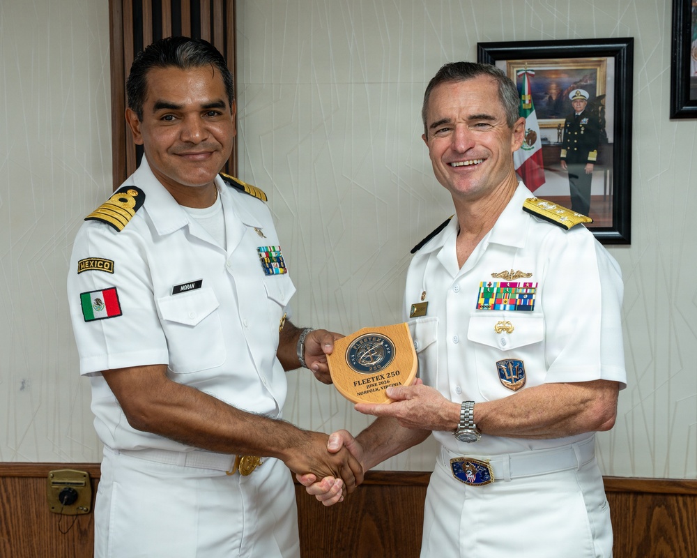 Vice Adm. Doug Perry Visits Rio Papaloapan (A411) on Naval Station Norfolk