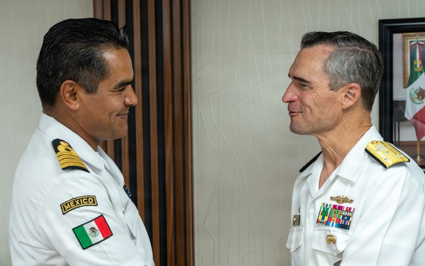 Vice Adm. Doug Perry Visits Rio Papaloapan (A411) on Naval Station Norfolk