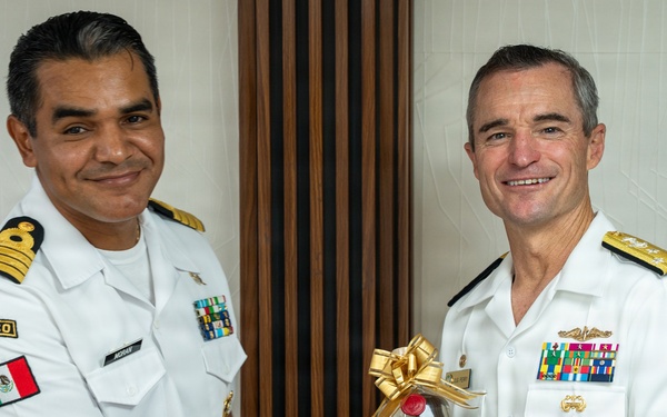Vice Adm. Doug Perry Visits Rio Papaloapan (A411) on Naval Station Norfolk