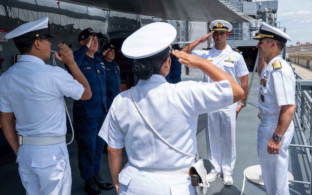 Vice Adm. Doug Perry Visits BAP TACNA (ARL 158) on Naval Station Norfolk