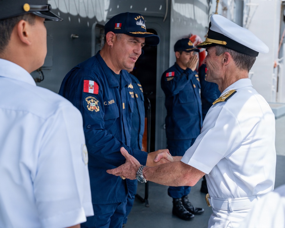 Vice Adm. Doug Perry Visits BAP TACNA (ARL 158) on Naval Station Norfolk