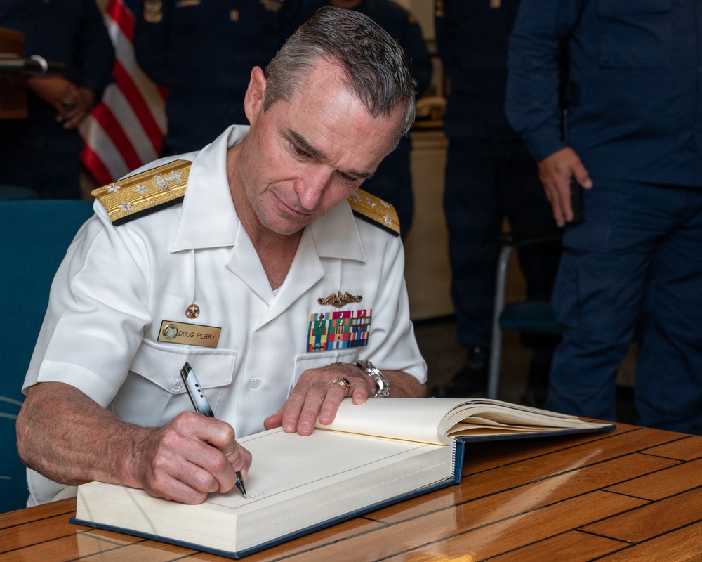 Vice Adm. Doug Perry Visits BAP TACNA (ARL 158) on Naval Station Norfolk