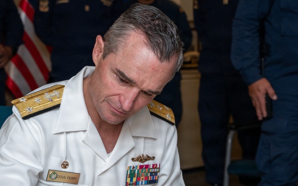Vice Adm. Doug Perry Visits BAP TACNA (ARL 158) on Naval Station Norfolk