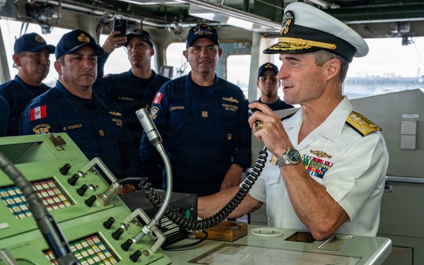 Vice Adm. Doug Perry Visits BAP TACNA (ARL 158) on Naval Station Norfolk