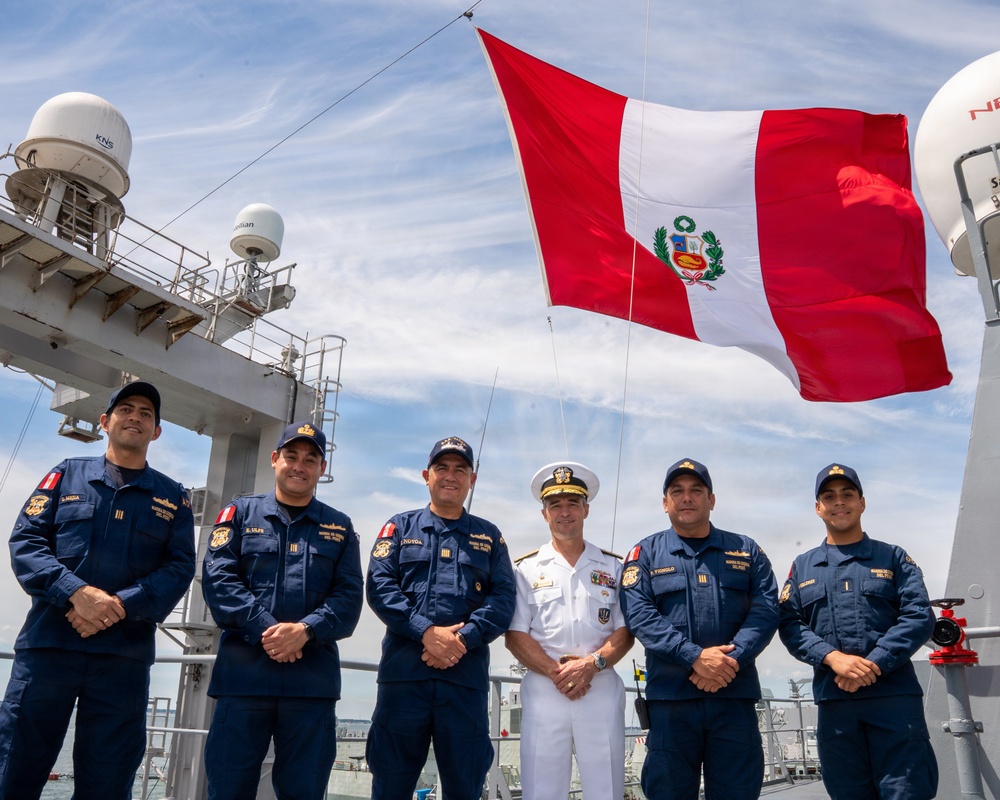 Vice Adm. Doug Perry Visits BAP TACNA (ARL 158) on Naval Station Norfolk