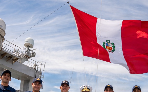 Vice Adm. Doug Perry Visits BAP TACNA (ARL 158) on Naval Station Norfolk