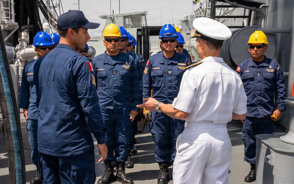 Vice Adm. Doug Perry Visits BAP TACNA (ARL 158) on Naval Station Norfolk