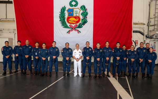 Vice Adm. Doug Perry Visits BAP TACNA (ARL 158) on Naval Station Norfolk
