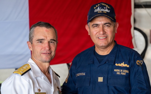 Vice Adm. Doug Perry Visits BAP TACNA (ARL 158) on Naval Station Norfolk
