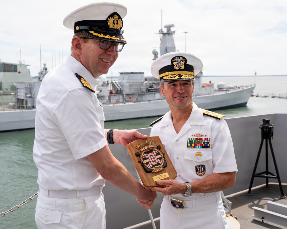 Vice Adm. Doug Perry Visits HNLMS Van Amstel (F831) on Naval Station Norfolk