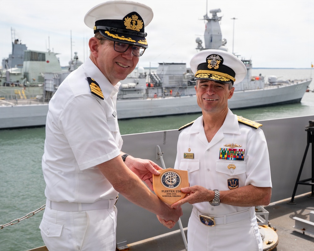 Vice Adm. Doug Perry Visits HNLMS Van Amstel (F831) on Naval Station Norfolk