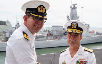 Vice Adm. Doug Perry Visits HNLMS Van Amstel (F831) on Naval Station Norfolk