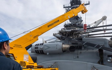 : 26th Marine Expeditionary Unit’s Type Commander’s Amphibious Training | HMH-461 and Sailors conduct crane operations aboard the USS Kearsarge