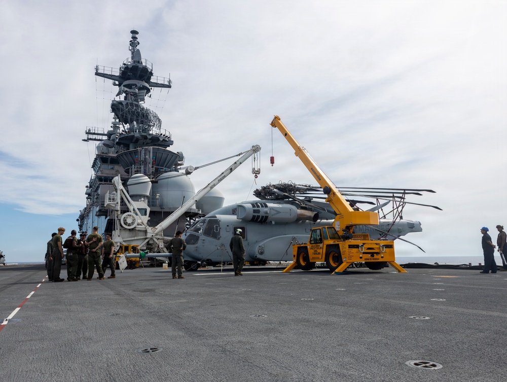 26th Marine Expeditionary Unit’s Type Commander’s Amphibious Training | HMH-461 and Sailors conduct crane operations aboard the USS Kearsarge