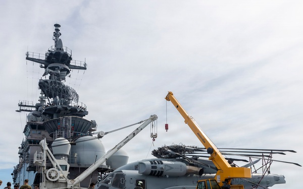 26th Marine Expeditionary Unit’s Type Commander’s Amphibious Training | HMH-461 and Sailors conduct crane operations aboard the USS Kearsarge