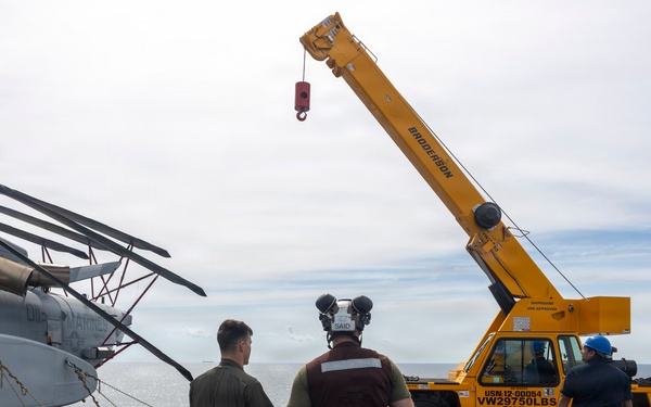 26th Marine Expeditionary Unit’s Type Commander’s Amphibious Training | HMH-461 and Sailors conduct crane operations aboard the USS Kearsarge