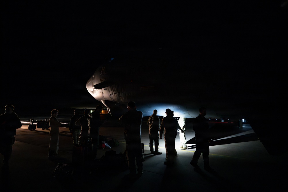 B-52H Stratofortress lands to support U.S. Central Command